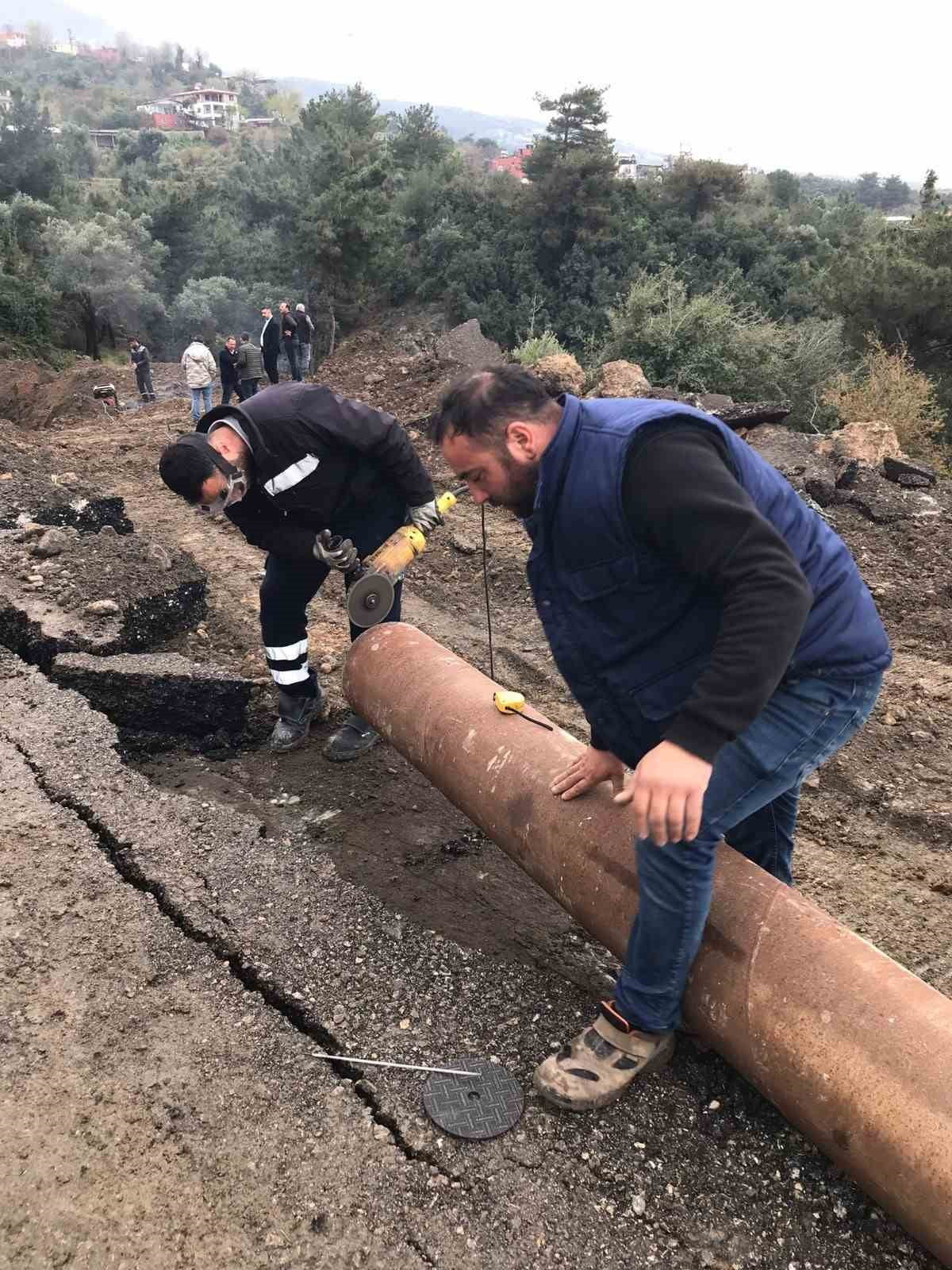 HATAY BÜYÜKŞEHİR BELEDİYESİ (HBB), PAYAS İLÇESİNDE İÇME SUYU İSALE HATTINDA MEYDANA GELEN ARIZAYI...