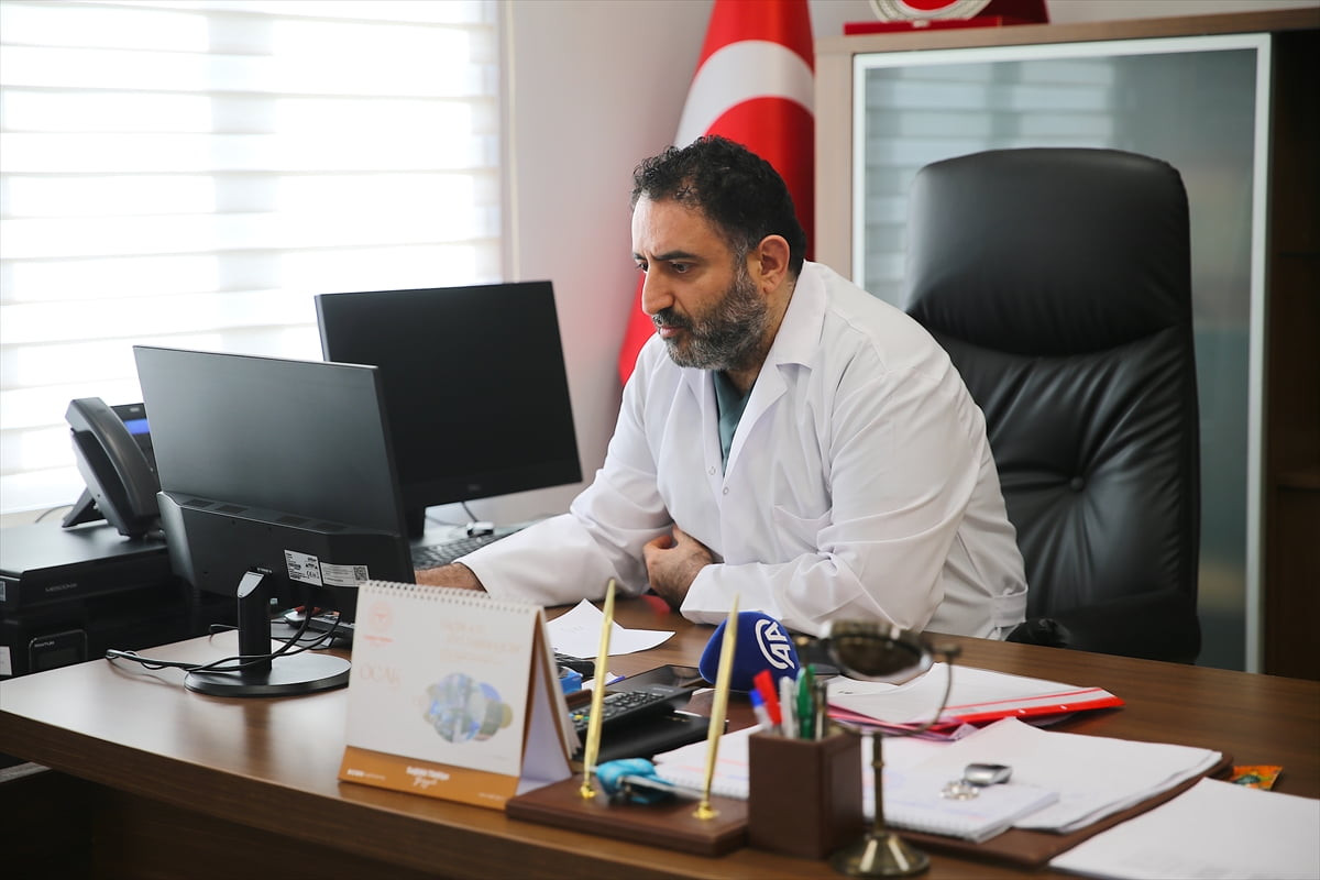 Hatay Eğitim ve Araştırma Hastanesi Başhekimi Barış Kavvasoğlu, Anadolu Ajansının (AA) gözünden...