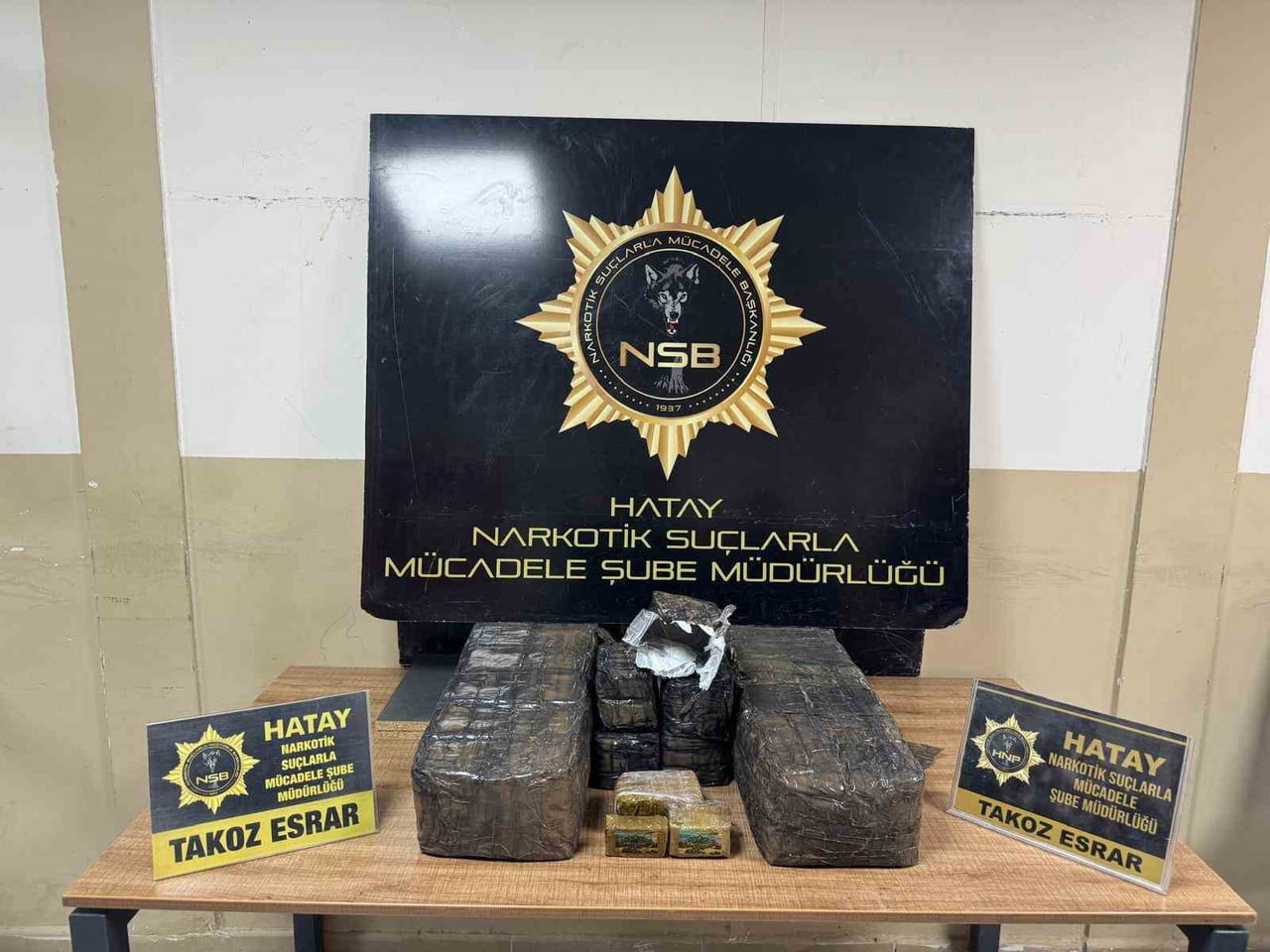 HATAY EMNİYET MÜDÜRLÜĞÜ EKİPLERİNCE UYUŞTURUCU MADDE KULLANIMININ VE TİCARETİNİN ÖNLENMESİNE...