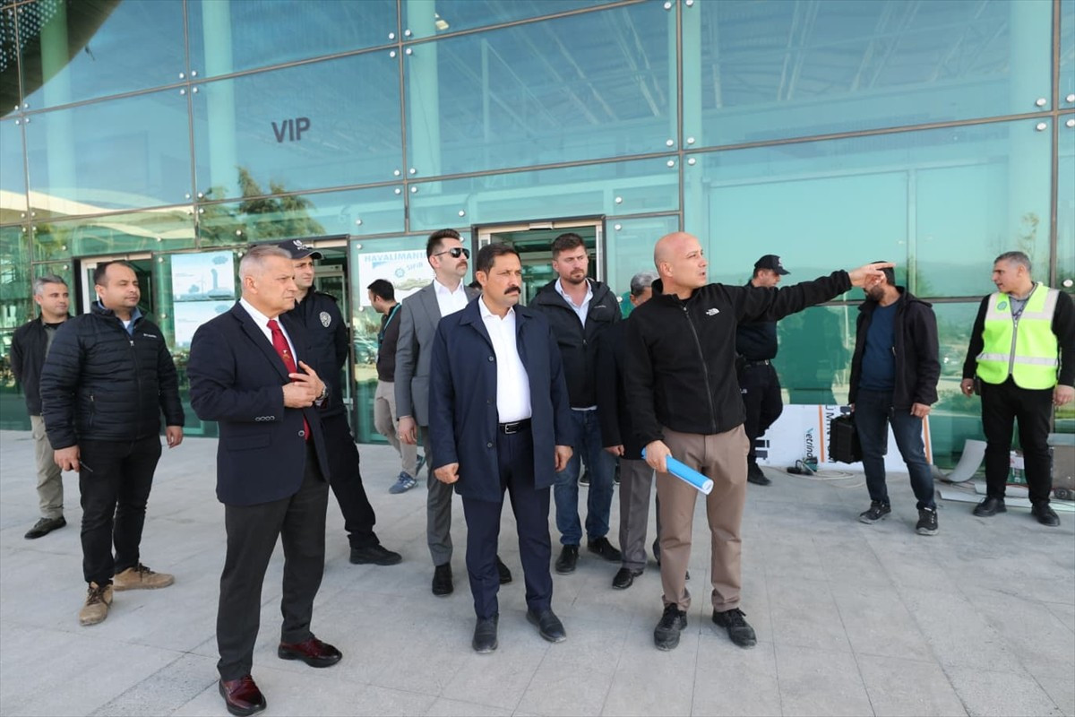 Hatay Havalimanı'nında ikinci pist, köprü ve yol çalışmaları devam ediyor. Vali Mustafa Masatlı...