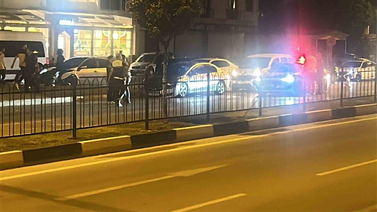 HATAY (İHA) -HATAY'DA MEYDANA GELEN TRAFİK KAZASINDA ARABAYLA ÇARPIŞAN MOTOSİKLETİN SÜRÜCÜSÜ...