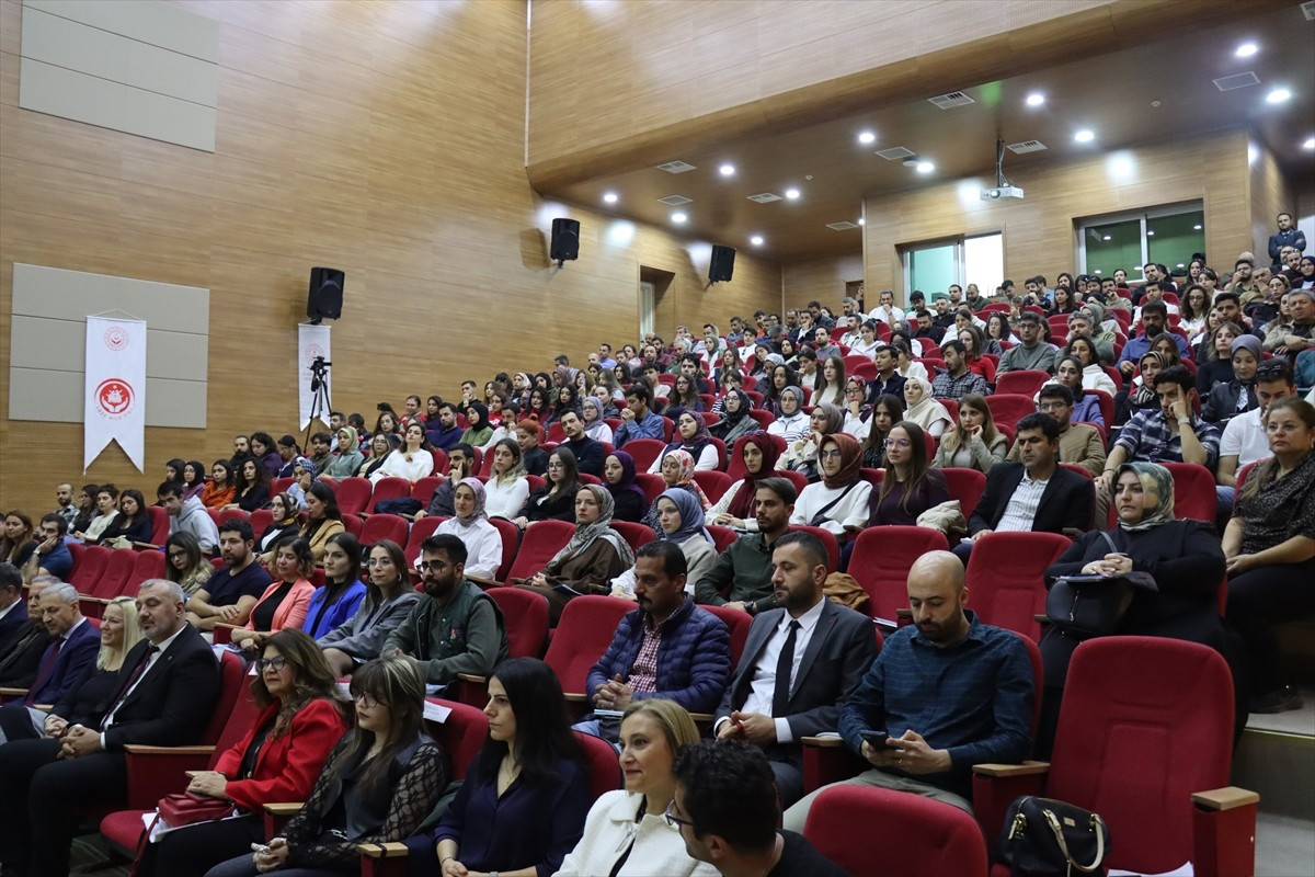 Hatay Mustafa Kemal Üniversitesi (HMKÜ) ev sahipliğinde, Dünya Çocuk Hakları Günü dolayısıyla...