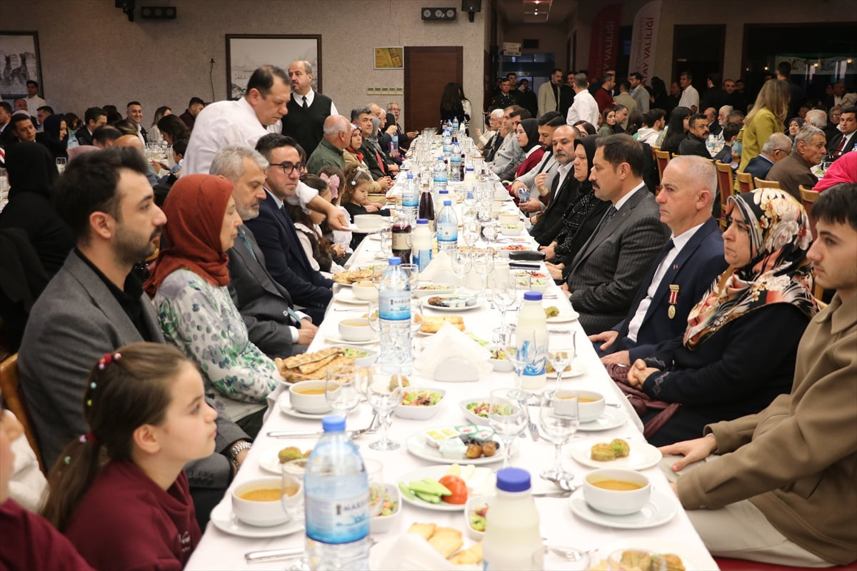 Hatay Valiliği tarafından şehit aileleri ve gazilere yönelik iftar programı düzenlendi. 