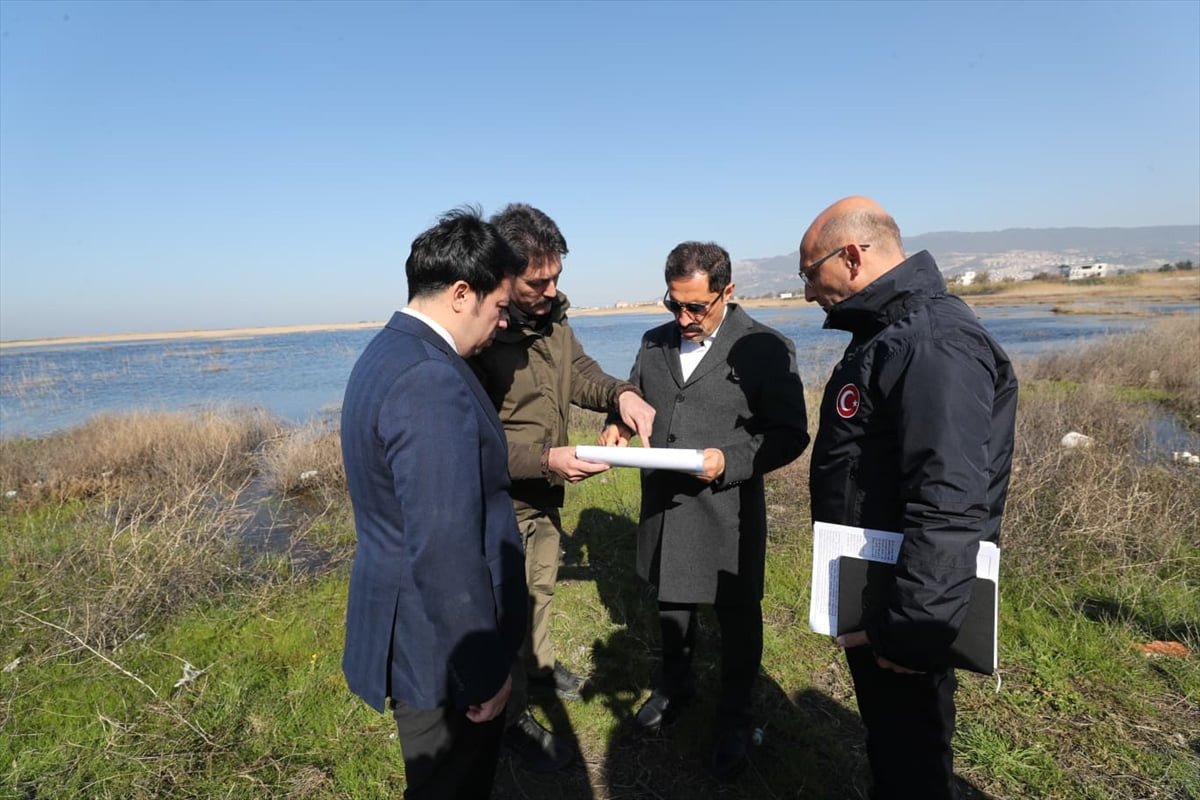 Hatay Valisi Mustafa Masatlı (sağ 2), "doğal sit alanı" olarak tescillenen Samandağ ilçesindeki...