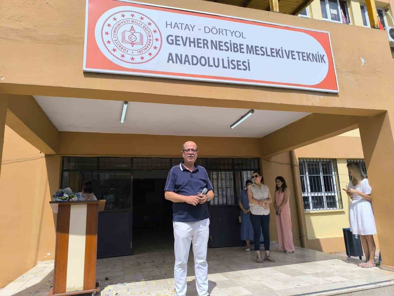 HATAY'DA 38 YIL BOYUNCA ÖĞRETMENLİK YAPAN 61 YAŞINDAKİ YAŞAR FAİK AKKOYUN, 38 YILLIK MESLEK...
