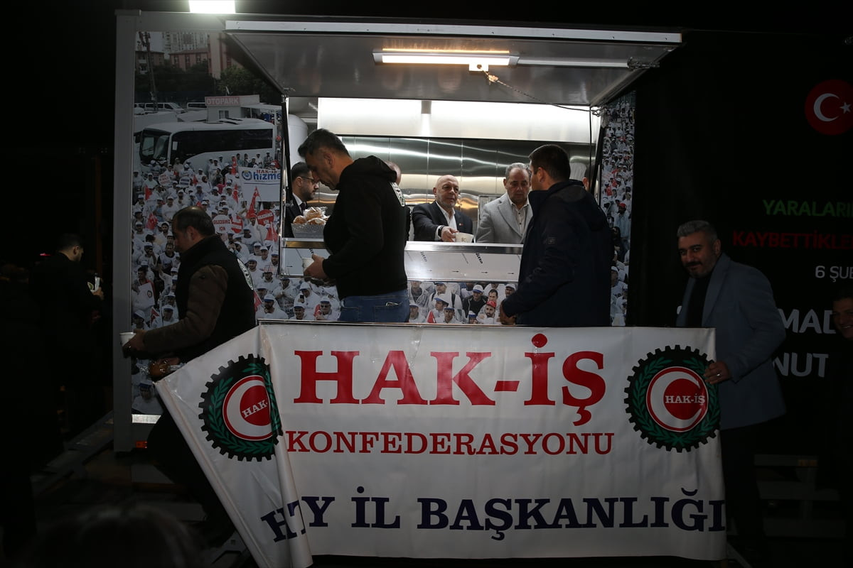 Hatay'da 6 Şubat 2023'te meydana gelen depremlerde hayatını kaybedenler için İskenderun ilçesinde...