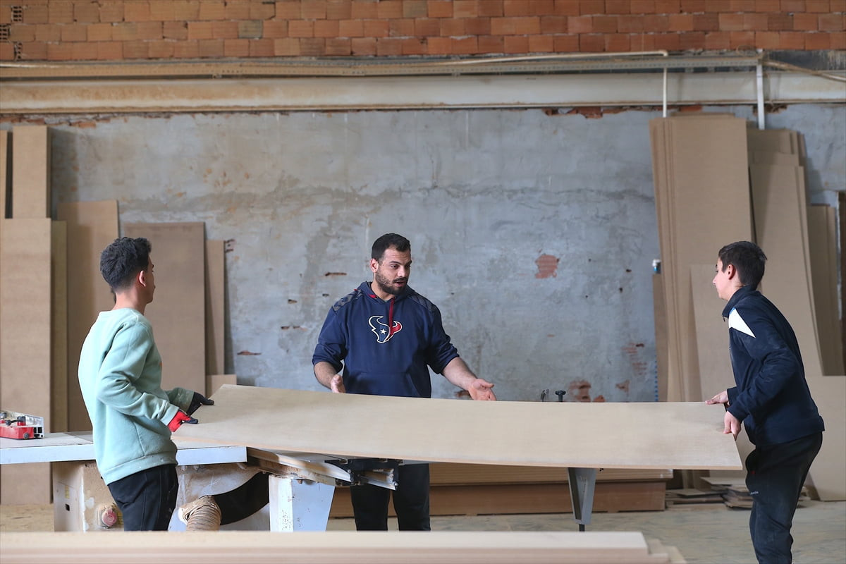 Hatay'da 6 Şubat 2023'teki depremlerin ardından oluşan istihdam açığının önüne geçilmesi için...