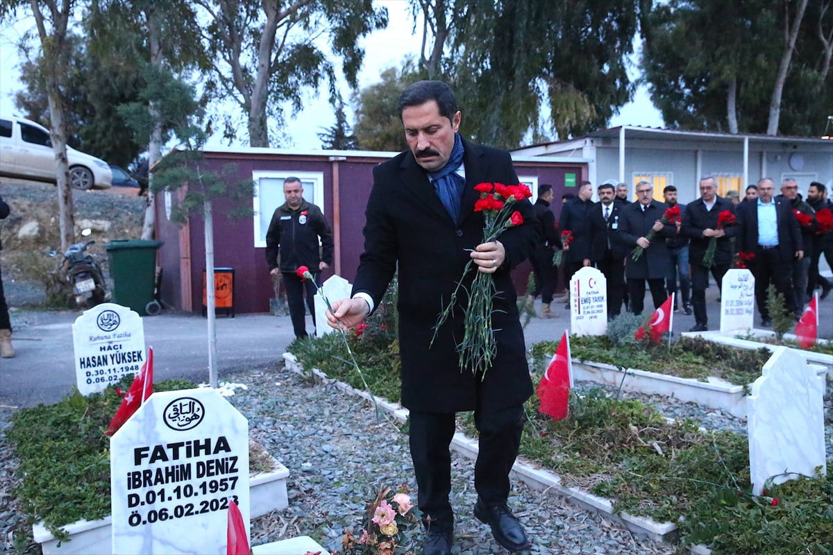 Hatay'da 6 Şubat 2023'teki depremlerin üçüncü yıl dönümünde afette hayatını kaybedenlerin...