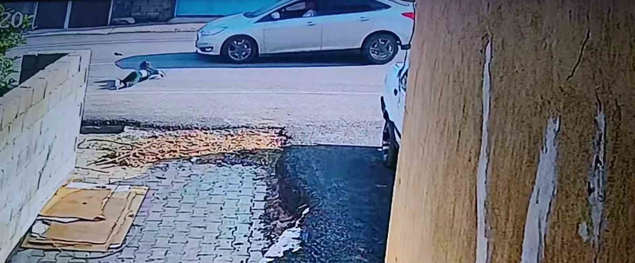 HATAY'DA ARKADAŞLARIYLA OYUN OYNADIĞI ESNADA ANİDEN YOLA FIRLAYAN 5 YAŞINDAKİ KIZ ÇOCUĞUNA...