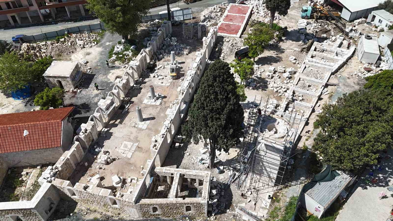 HATAY'DA BULUNAN VE RESTORASYON ÇALIŞMALARININ DURMA NOKTASINA GELDİĞİ 750 YILLIK ANTAKYA ULU...