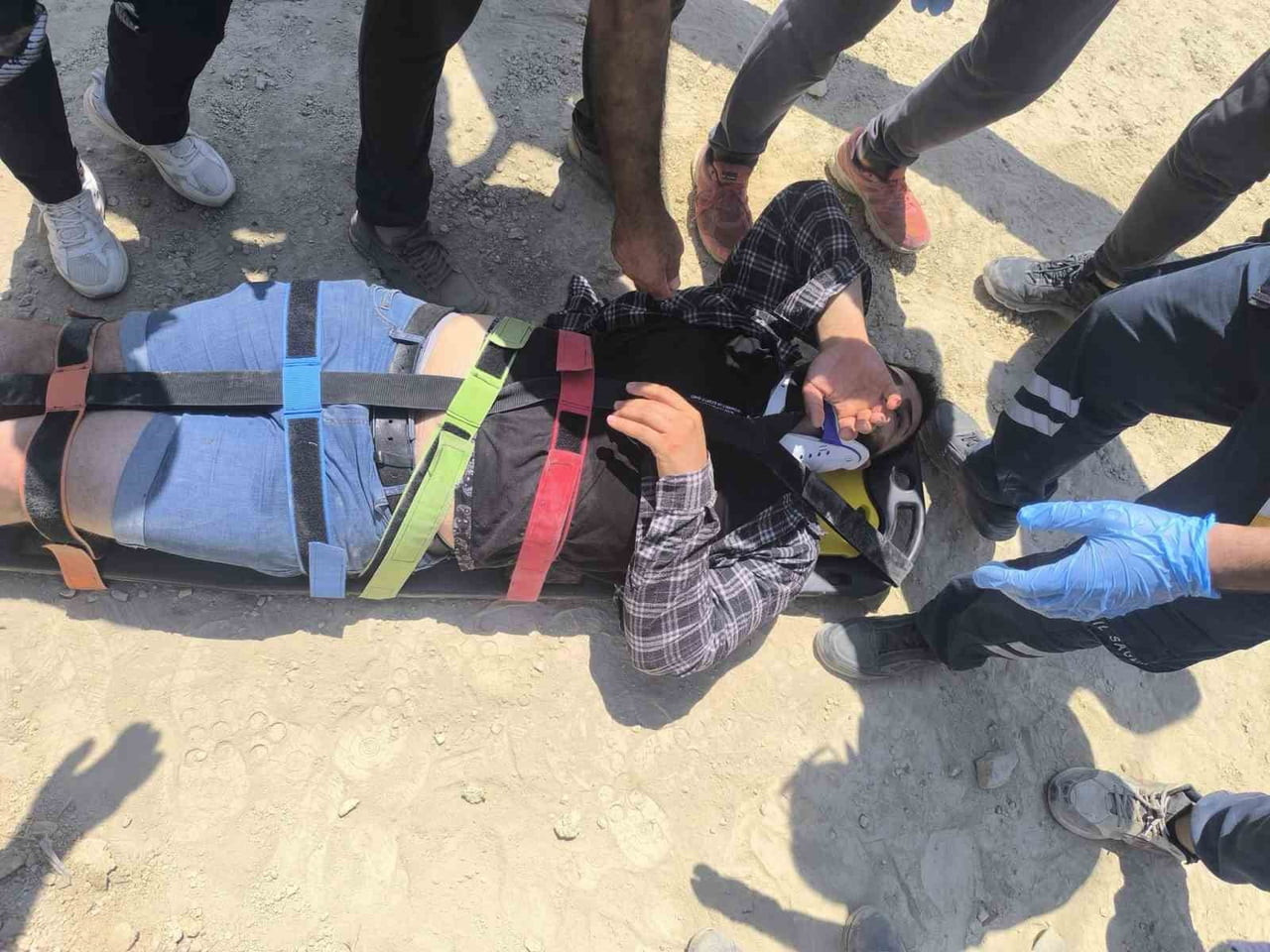 HATAY'DA ÇIKTIĞI ELEKTRİK DİREĞİNDE AKIMA KAPILARAK YARALANAN İŞÇİ HASTANEDE TEDAVİ ALTINA...