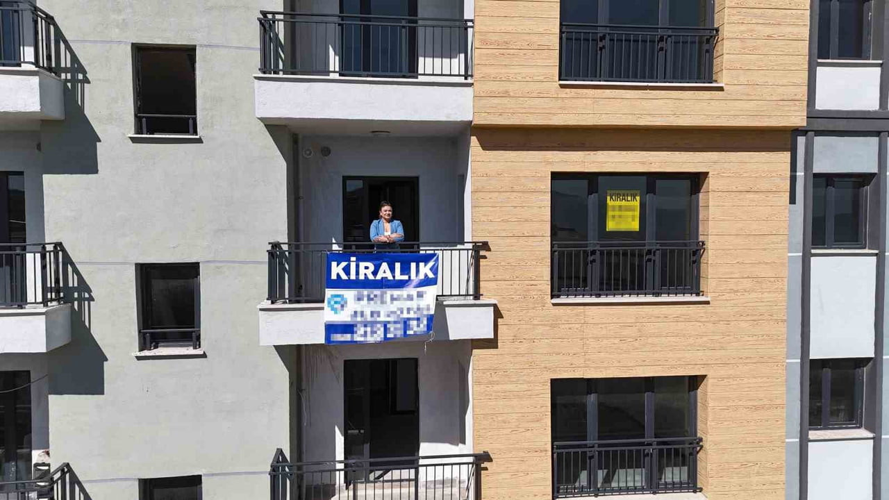 HATAY'DA DEPREMİN YAŞANDIĞI 2023 YILINDA KİRA FİYATLARINDA YÜZDE YÜZ ORANINDA ARTIŞ YAŞANIRKEN...