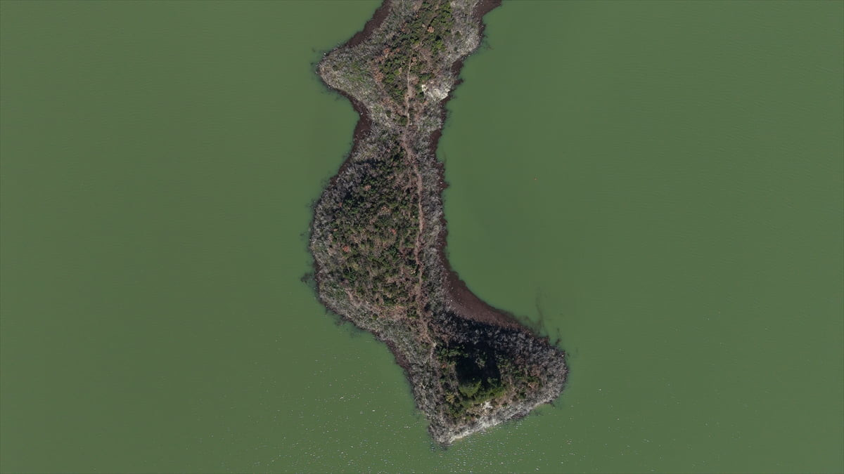 Hatay'da geçen yaz etkili olan kuraklık nedeniyle su seviyeleri gerileyen 4 barajın doluluk oranı...