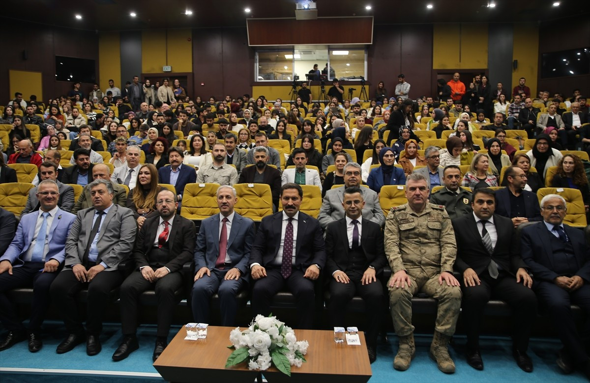 Hatay'da, Hatay Mustafa Kemal Üniversitesi (HMKÜ) Atatürk Konferans Salonu'nda 3 Aralık Dünya...