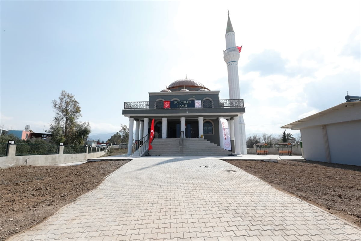  Hatay'da hayırseverlerin desteğiyle yapılan Gülcihan Camisi, düzenlenen törenle ibadete...