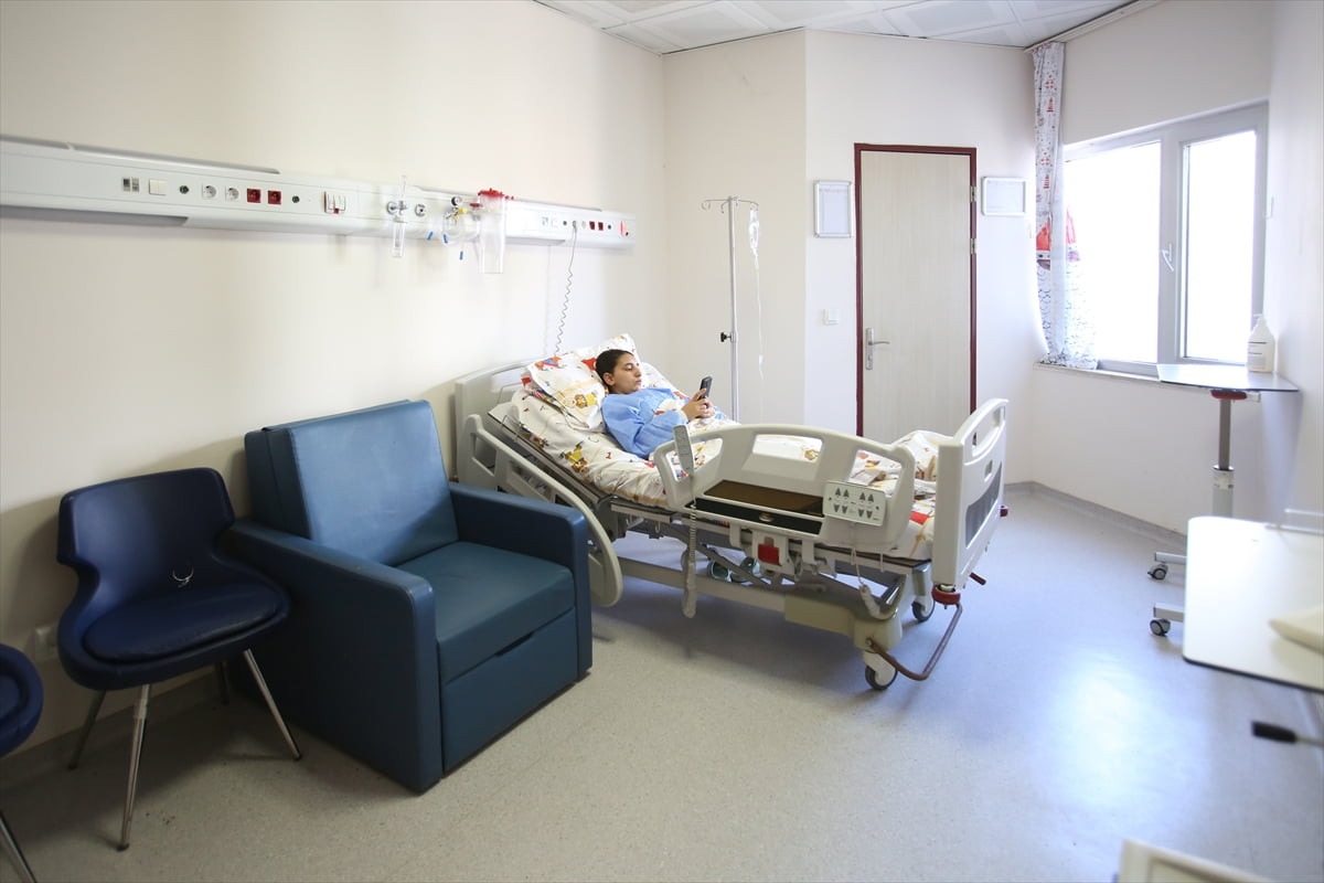 Hatay'da karın ağrısı ve bulantı şikayetiyle hastaneye götürülen 14 yaşındaki kız çocuğu...