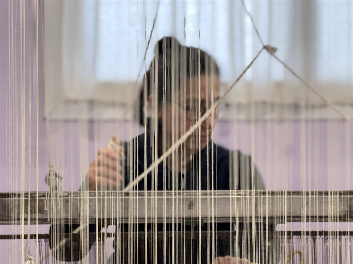 Hatay'da ninesinden öğrendiği ipek böcekçiliğini ve dokumacılığı yıllardır sürdüren, Kültür ve...