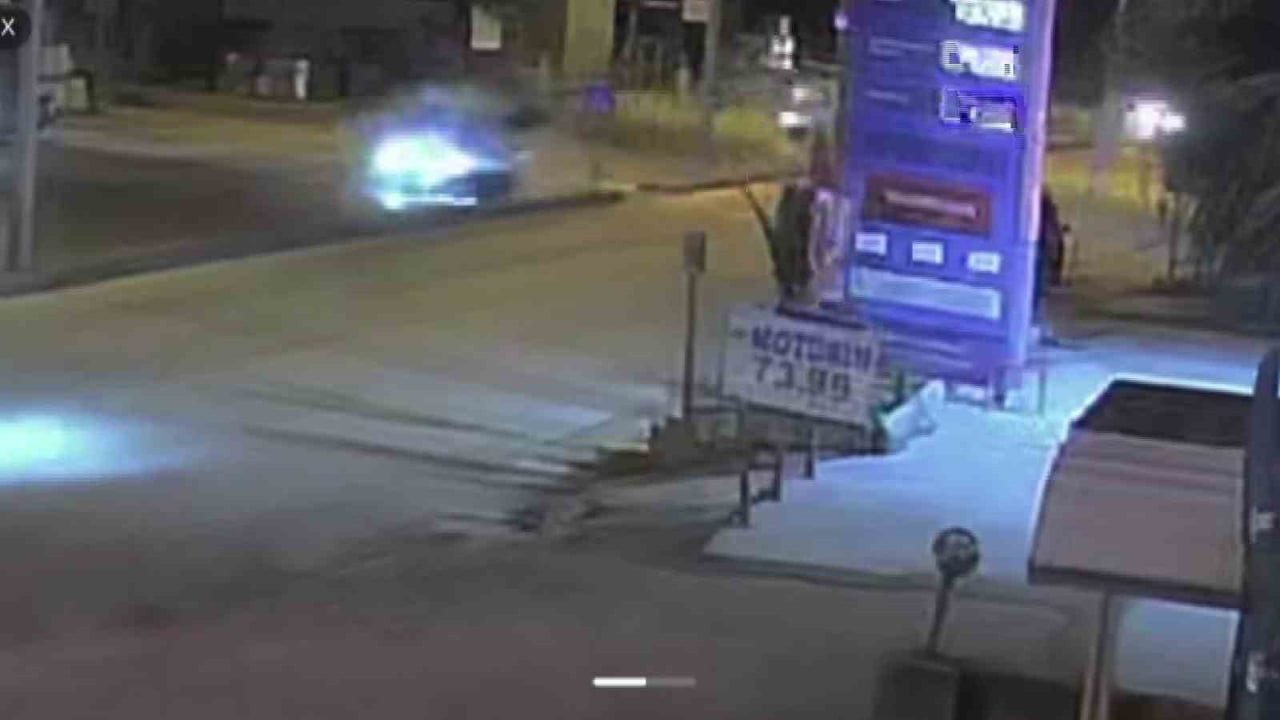 HATAY'DA OTOMOBİLLE ÇARPIŞAN MOTOSİKLETTEKİ 2 KİŞİNİN METRELERCE HAVAYA UÇTUĞU ANLAR GÜVENLİK...