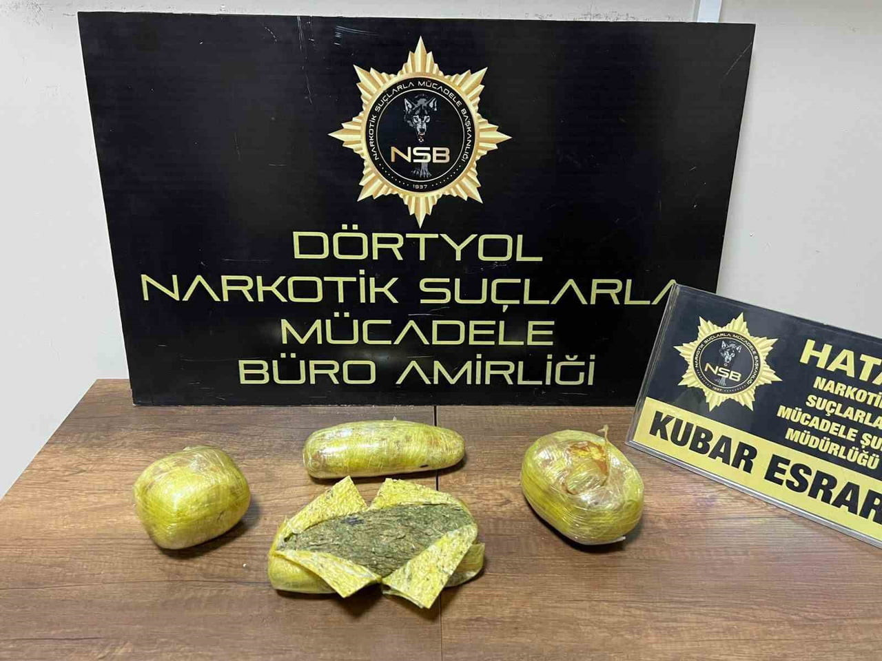 HATAY'DA POLİS EKİPLERİ TARAFINDA YÜRÜTÜLEN ÇALIŞMALAR KAPSAMINDA DURDURULAN MOTOSİKLETTE SAKLANAN...