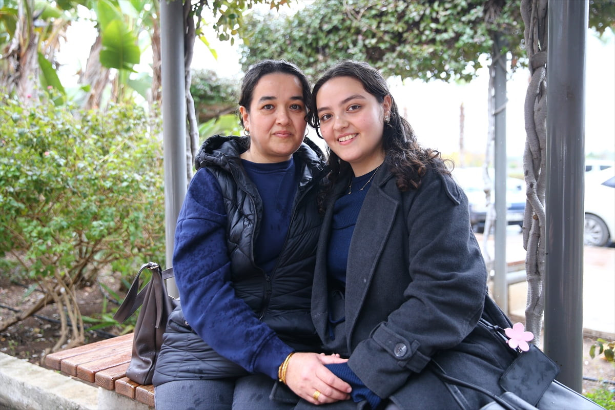 Hatay'da yaşayan ve 3 yıl süren tedavisinin ardından lösemiyi yenen 20 yaşındaki Elif Naz Aksay...