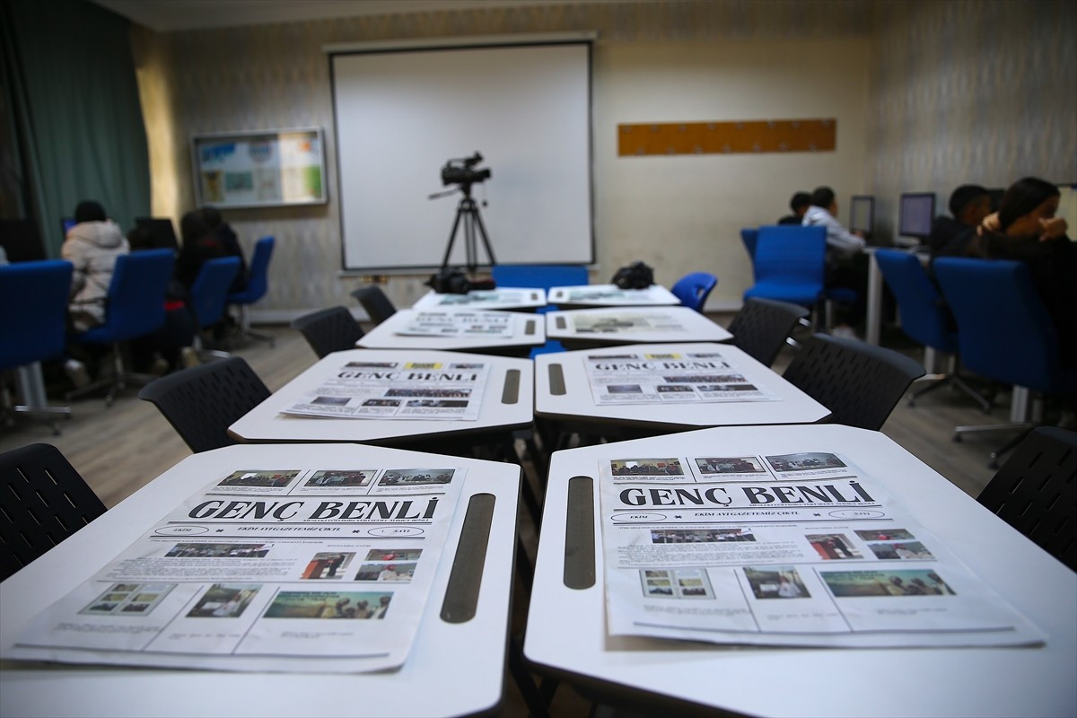 Hatay'daki Şehit Ahmet Benli Mesleki ve Teknik Anadolu Lisesi'nde gazetecilik eğitimi alan...