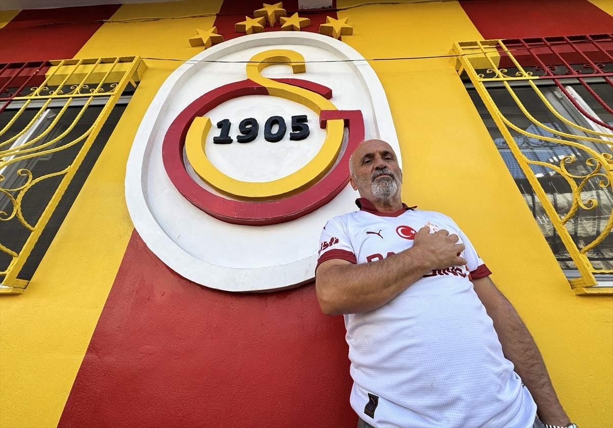 Hatay'ın Altınözü ilçesinde 61 yaşındaki Yakup Bolatoğlu, taraftarı olduğu Galatasaray'ın...