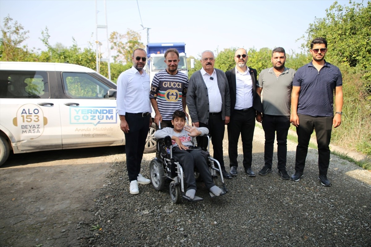 Hatay'ın Arsuz ilçesinde 13 yaşındaki bedensel engelli Ali Yıldız'ın evinin önündeki toprak yol...