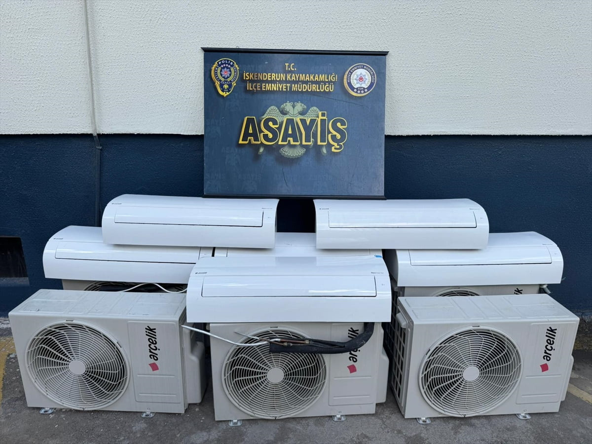Hatay'ın Arsuz ilçesinde konteyner kentten çaldıkları klimaları sattıkları iddiasıyla gözaltına...