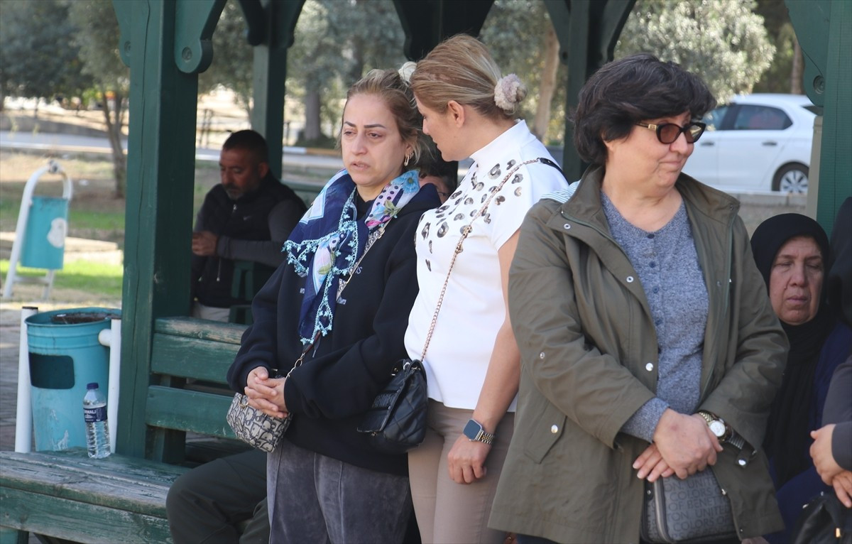 Hatay'ın Belen ilçesinde Fatih Mahallesi'ndeki 6 katlı apartmanın zeminindeki otomobil satış ve...