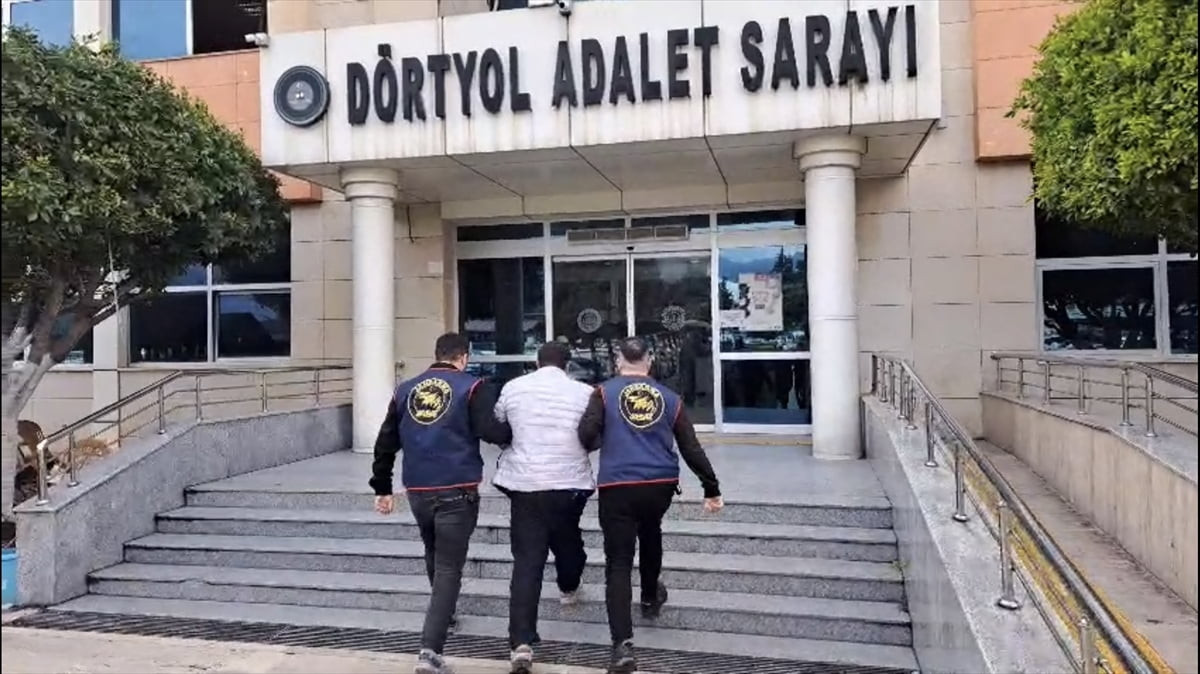 Hatay'ın Dörtyol ilçesinde hakkında 24 yıl 4 ay kesinleşmiş hapis cezası bulunan firari hükümlü...