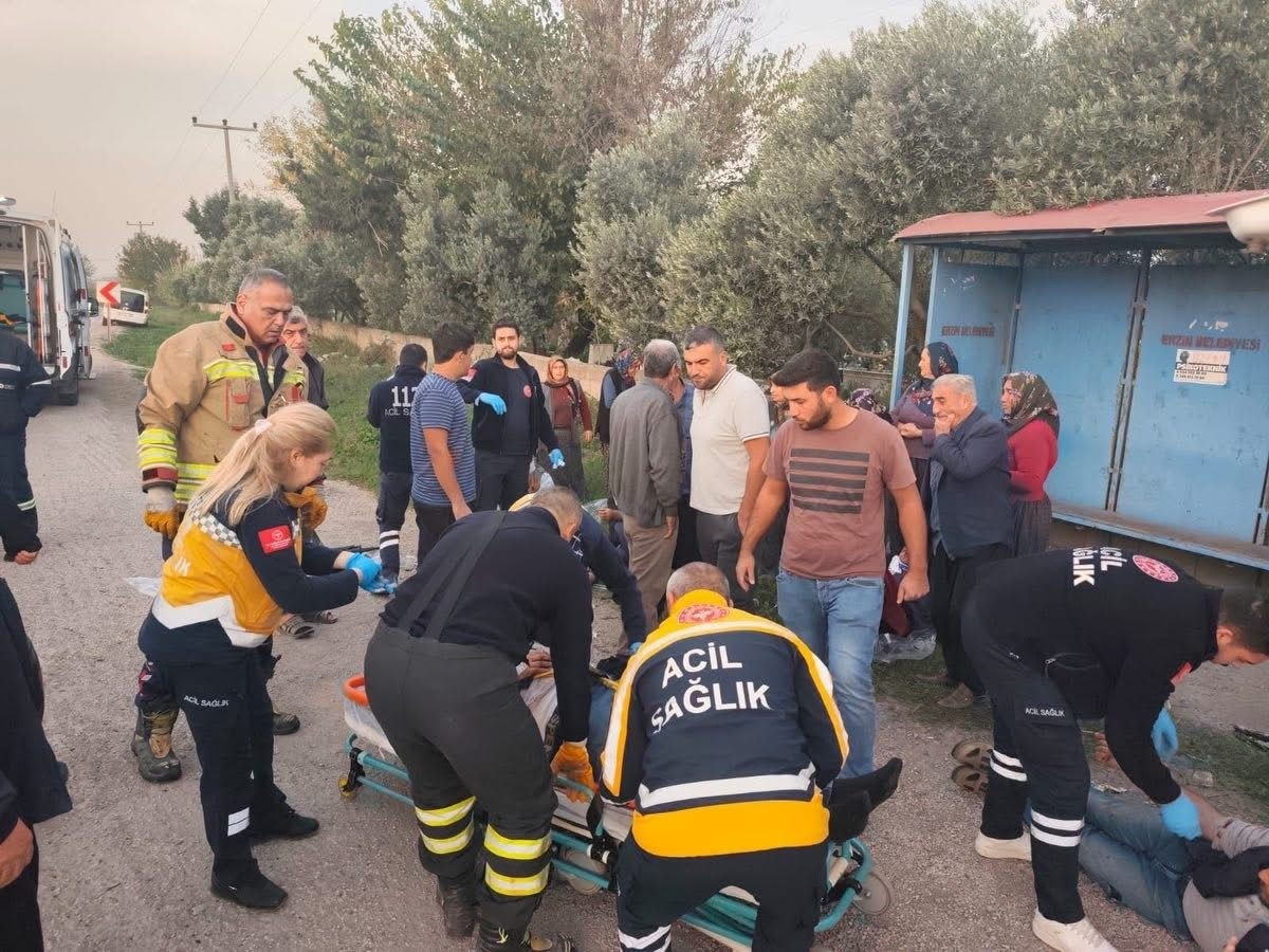 Hatay'ın Erzin ilçesinde otomobille hafif ticari aracın çarpışması sonucu 6 kişi yaralandı....