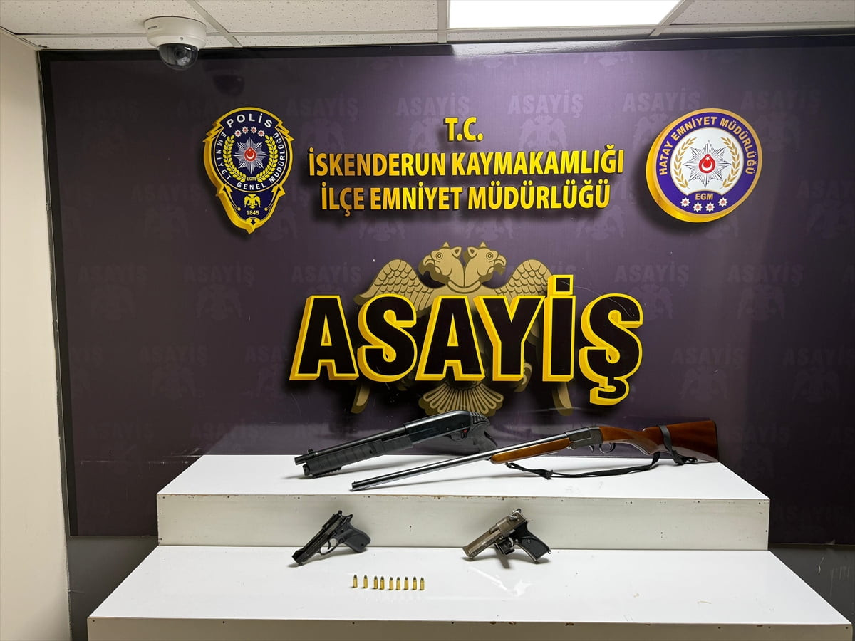 Hatay'ın İskenderun ilçesinde, dini nikahlı kocasını pompalı tüfekle öldürdüğü öne sürülen zanlı...