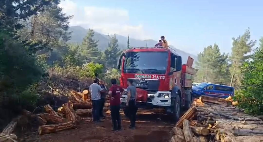 HATAY'IN KIRIKHAN İLÇESİNDE ÇIKAN ORMAN YANGINI ÇIKTI. ORMAN YANGINI EKİPLERİNİN MÜDAHALESİYLE...