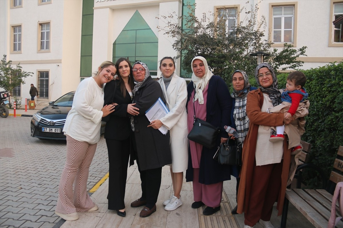 Hatay'ın Kırıkhan ilçesinde eşini bıçakla yaralayan tutuklu sanığa 20 yıl hapis cezası verildi....