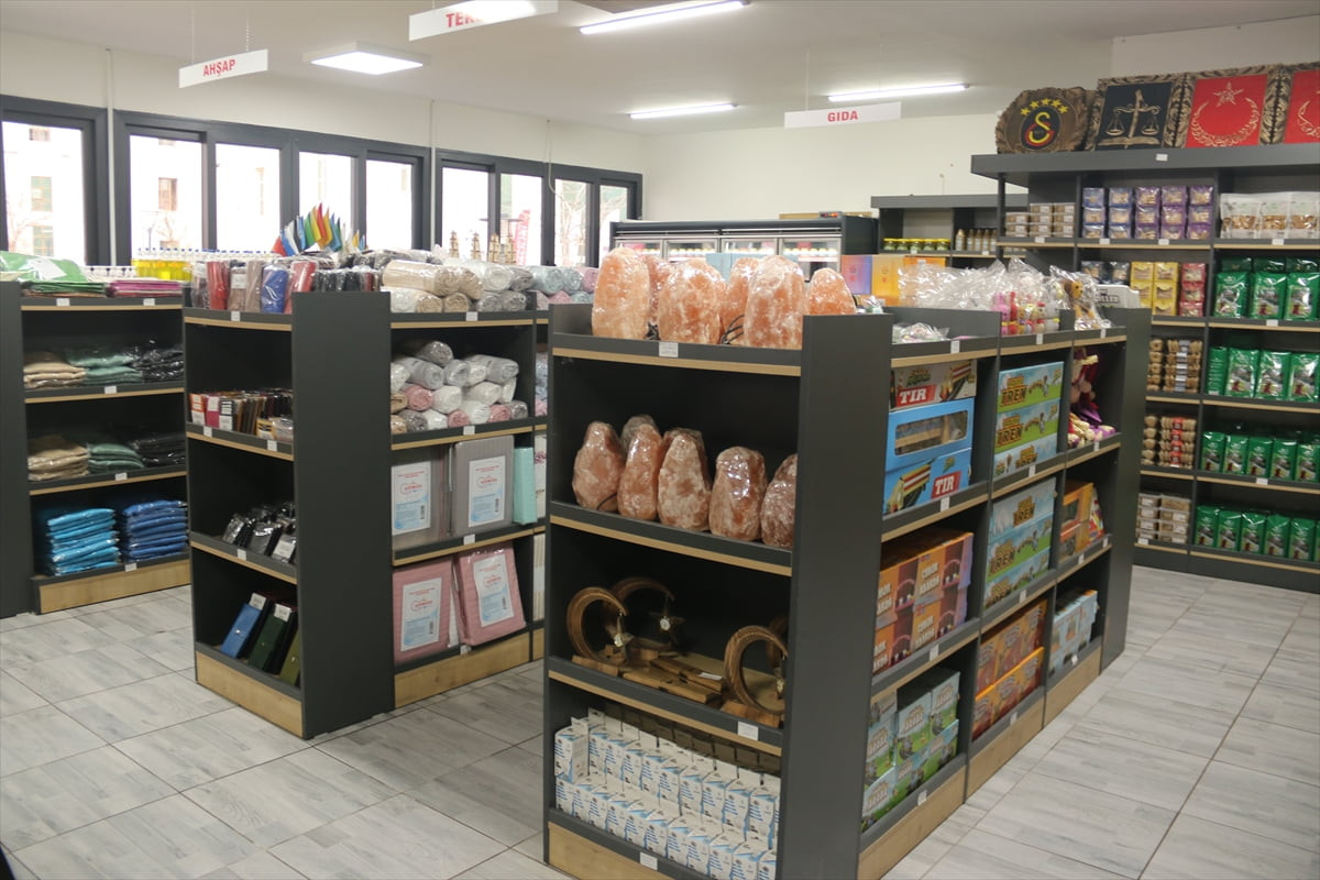 Hatay'ın Kırıkhan ilçesinde hükümlülerin ürettiği ürünlerin satışı için mağaza...