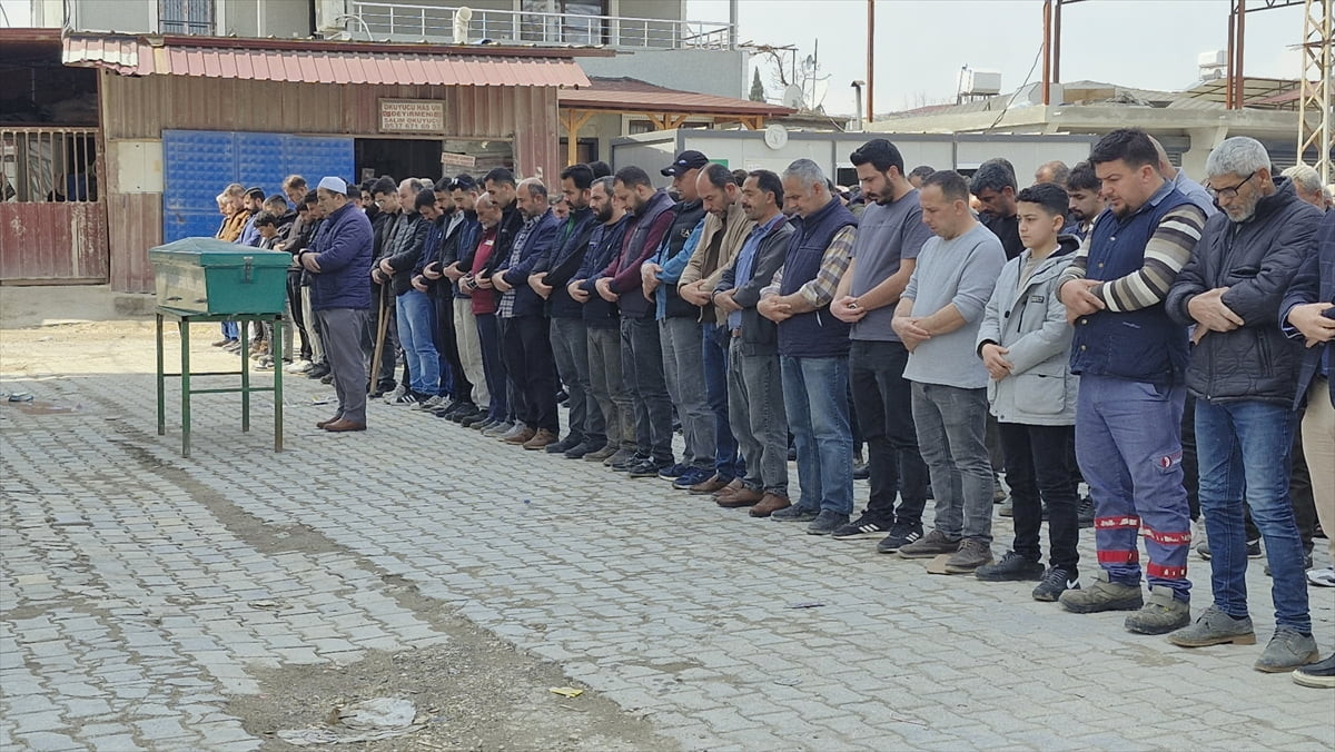 Hatay'ın merkez Antakya ilçesinde düştüğü derede boğulan 4 yaşındaki çocuğun cenazesi toprağa...