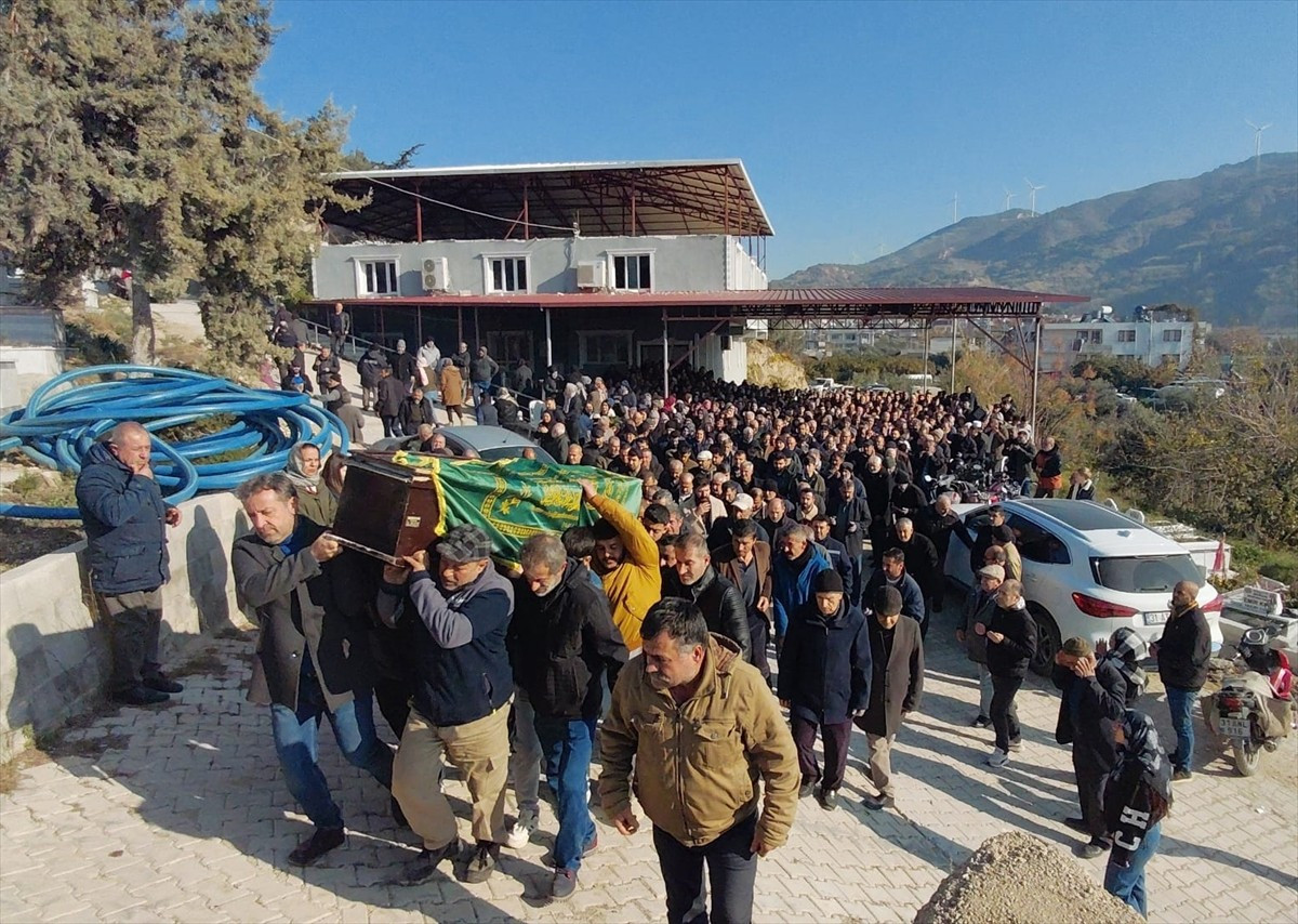 Hatay'ın Samandağ ilçesinde otomobille çarpışan motosikletteki 2 kardeş hayatını kaybetti. Ali...