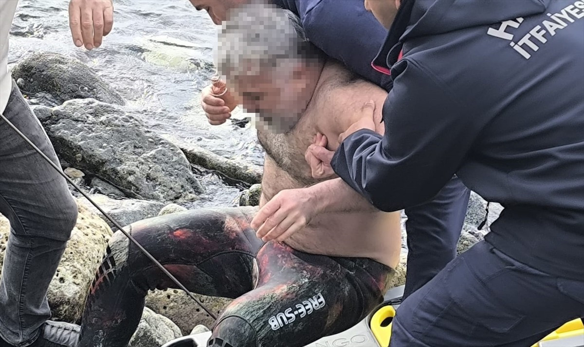 Hatay'ın Samandağ ilçesinde zıpkınla balık avlamak isteyen kişi kendini yaraladı.