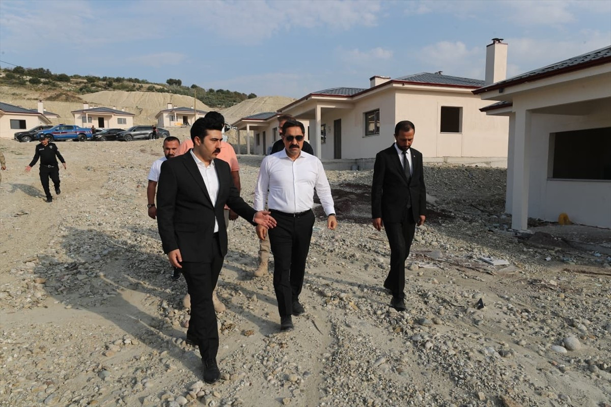 Hatay'ın Yayladağı ilçesinde 6 Şubat 2023'teki depremlerin ardından yapımına başlanan 53 kırsal...