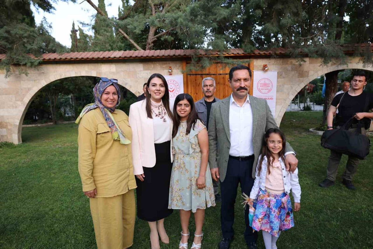 HATAY’DA ANNELER GÜNÜ DOLAYISIYLA DÜZENLENEN PROGRAMDA ŞEHİT ANNELERİ, DEPREMZEDE ANNELER VE...