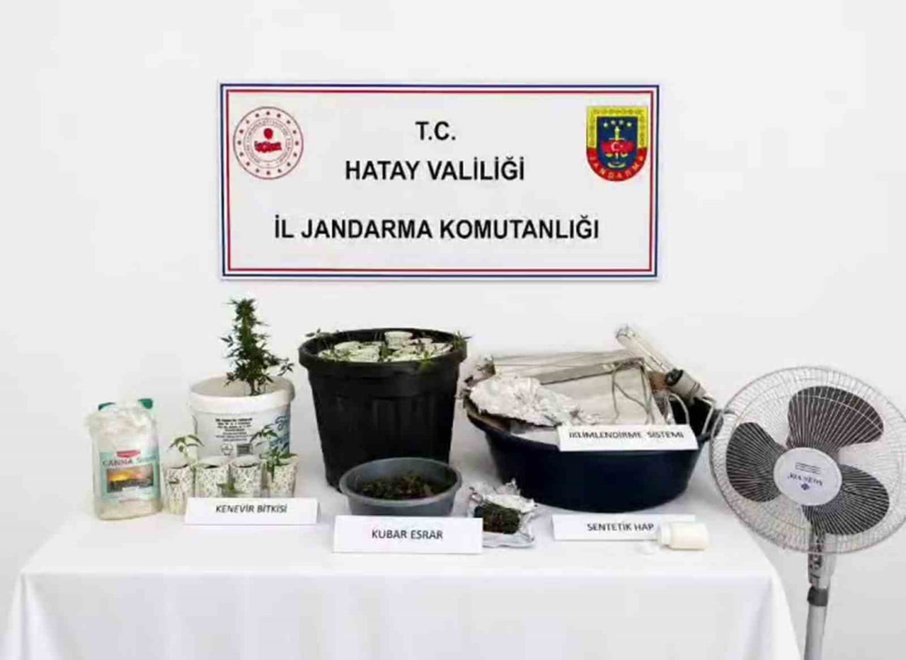 HATAY’DA JANDARMA EKİPLERİ TARAFINDAN YAPILAN ÇALIŞMALARDA EVİNİN İÇERİSİNE İKLİMLENDİRME SİSTEMİ...