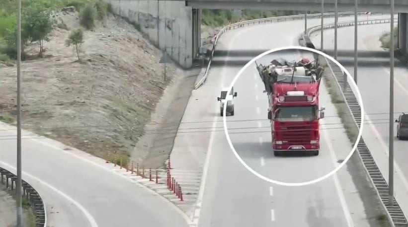 HATAY’DA OTOYOL JANDARMASI TARAFINDAN GERÇEKLEŞTİRİLEN DENETİMLERDE KURALLARI HİÇE SAYARAK GERİ...