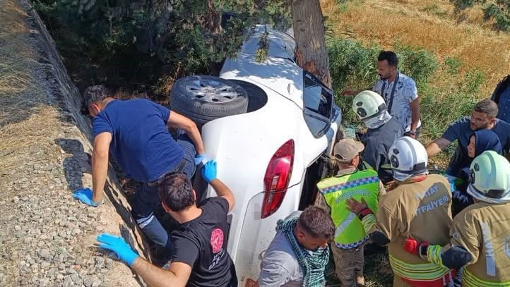 HATAY’DA ŞARAMPOLE DEVRİLİP AĞACA ÇARPAN OTOMOBİL SÜRÜCÜSÜ 64 YAŞINDAKİ AZİZ VURAK, GÜNLERCE SÜREN...