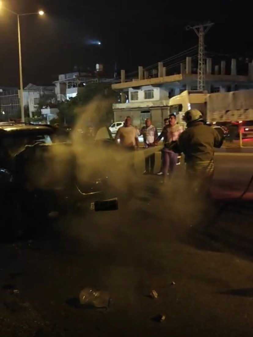 HATAY’DA SEYİR HALİNDEYKEN MOTOR KISMI ALEVLERE TESLİM OLAN OTOMOBİLDE ÇIKAN YANGIN...