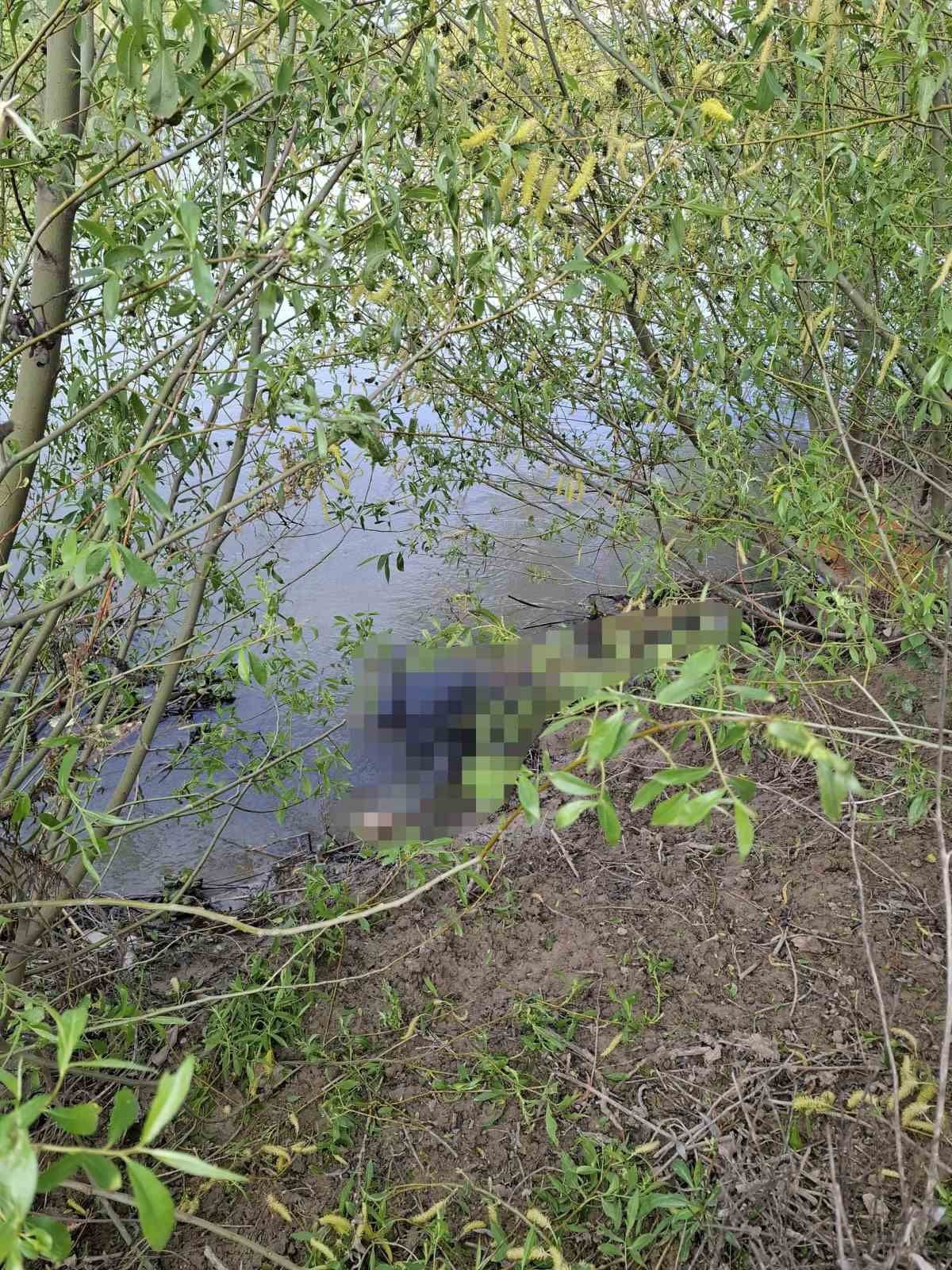 HATAY’IN ANTAKYA İLÇESİ ASİ NEHRİNDE KİMLİĞİ BELİRSİZ ERKEK CESEDİ BULUNDU.