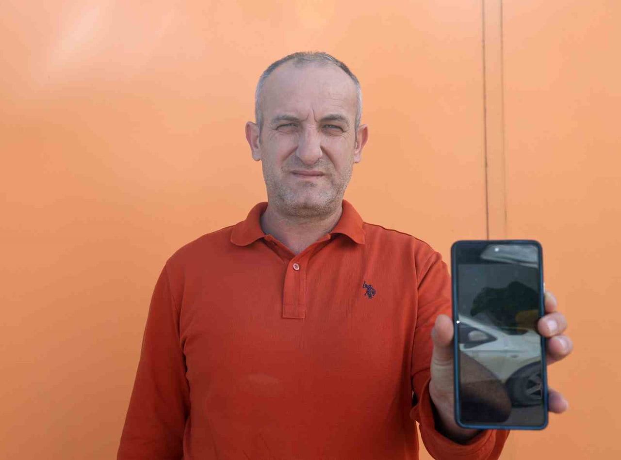 HATAY’IN ANTAKYA İLÇESİNDE GÜVENLİK GÖREVLİSİ UFUK EKİZOĞLU, DEVRİ ATTIĞI ESNADA BULDUĞU YARALI...