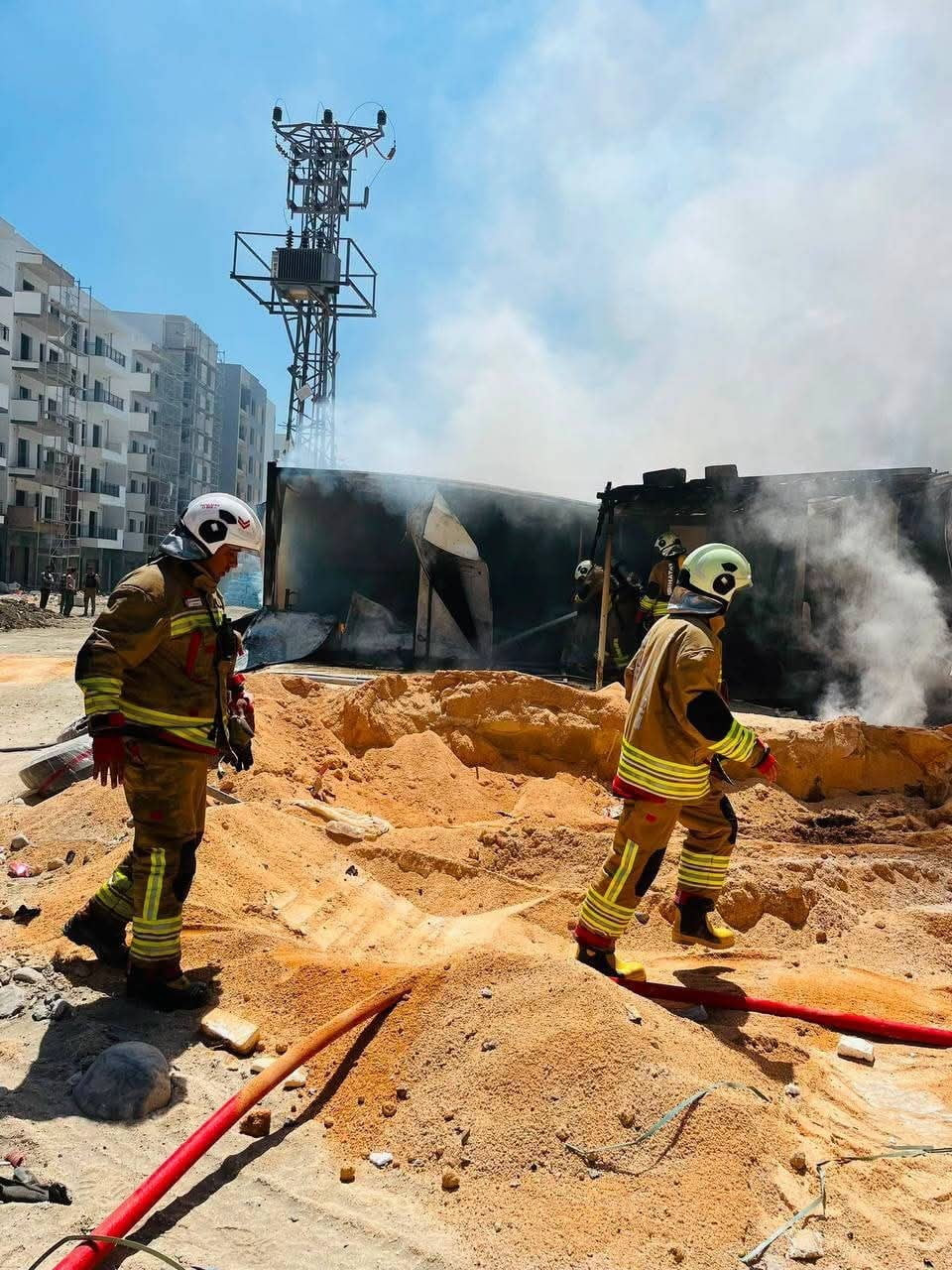 HATAY’IN DEFNE İLÇESİNDE  BULUNAN KONTEYNER, ÇIKAN YANGINDA KULLANILAMAZ HALE GELDİ