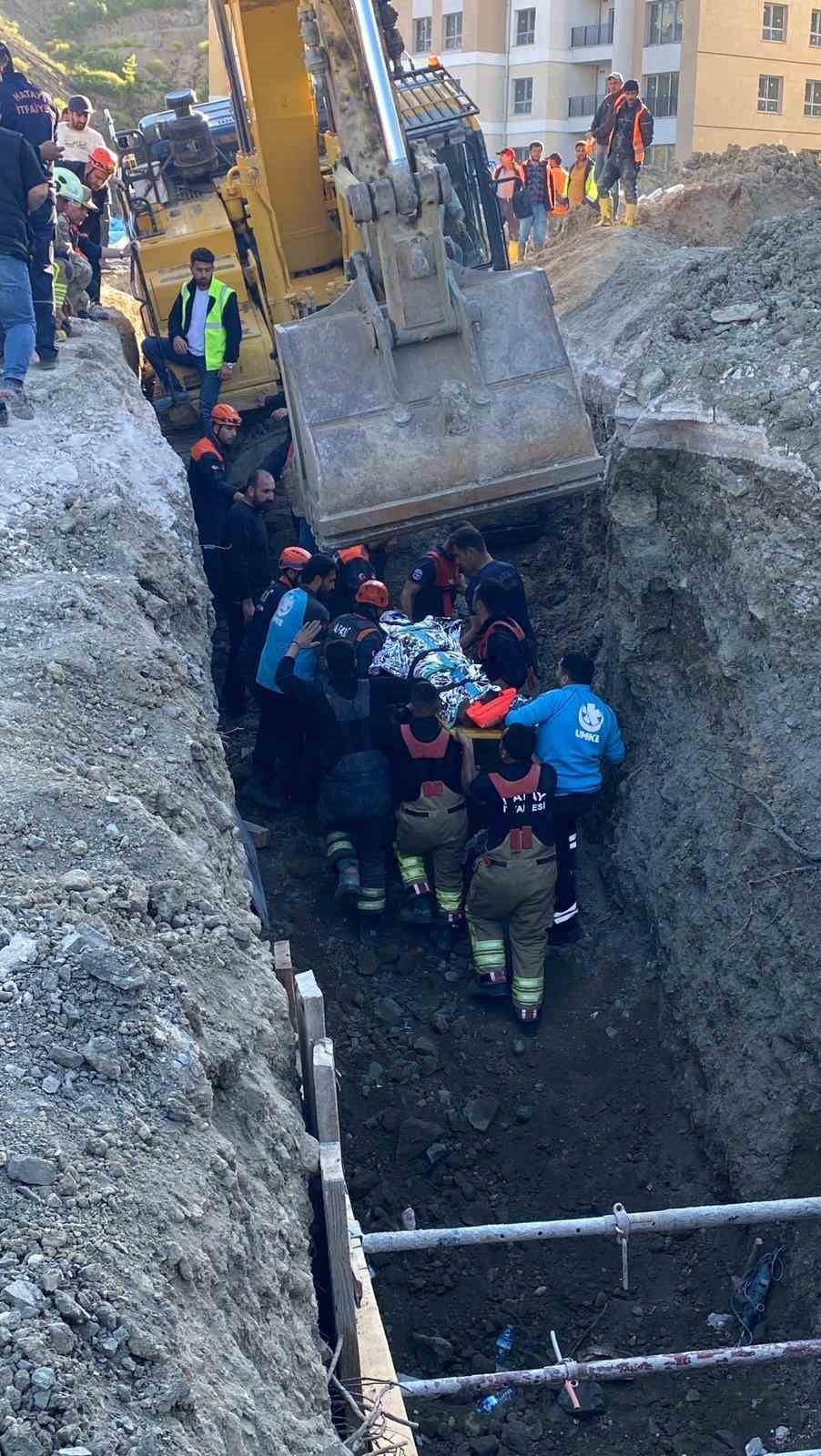 HATAY’IN DEFNE İLÇESİNDE BULUNAN ŞANTİYE İÇERİSİNDE SÜRDÜRÜLEN KAZI ÇALIŞMASI ESNASINDA YAŞANAN...