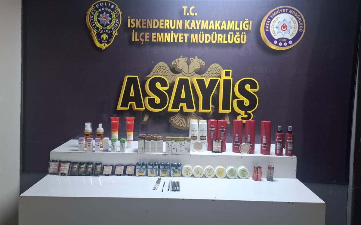 Hatay’ın İskenderun ilçesinde kozmetik malzeme satan 3 mağazadan 1 milyon 200 bin lira değerinde...