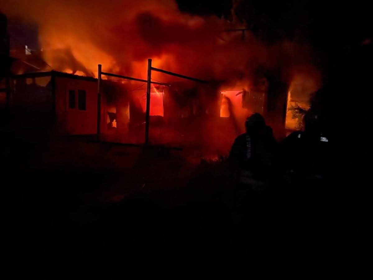 HATAY’IN KIRIKHAN İLÇESİNDE BULUNAN KONTEYNER, ÇIKAN YANGINDA KULLANILAMAZ HALE GELDİ.